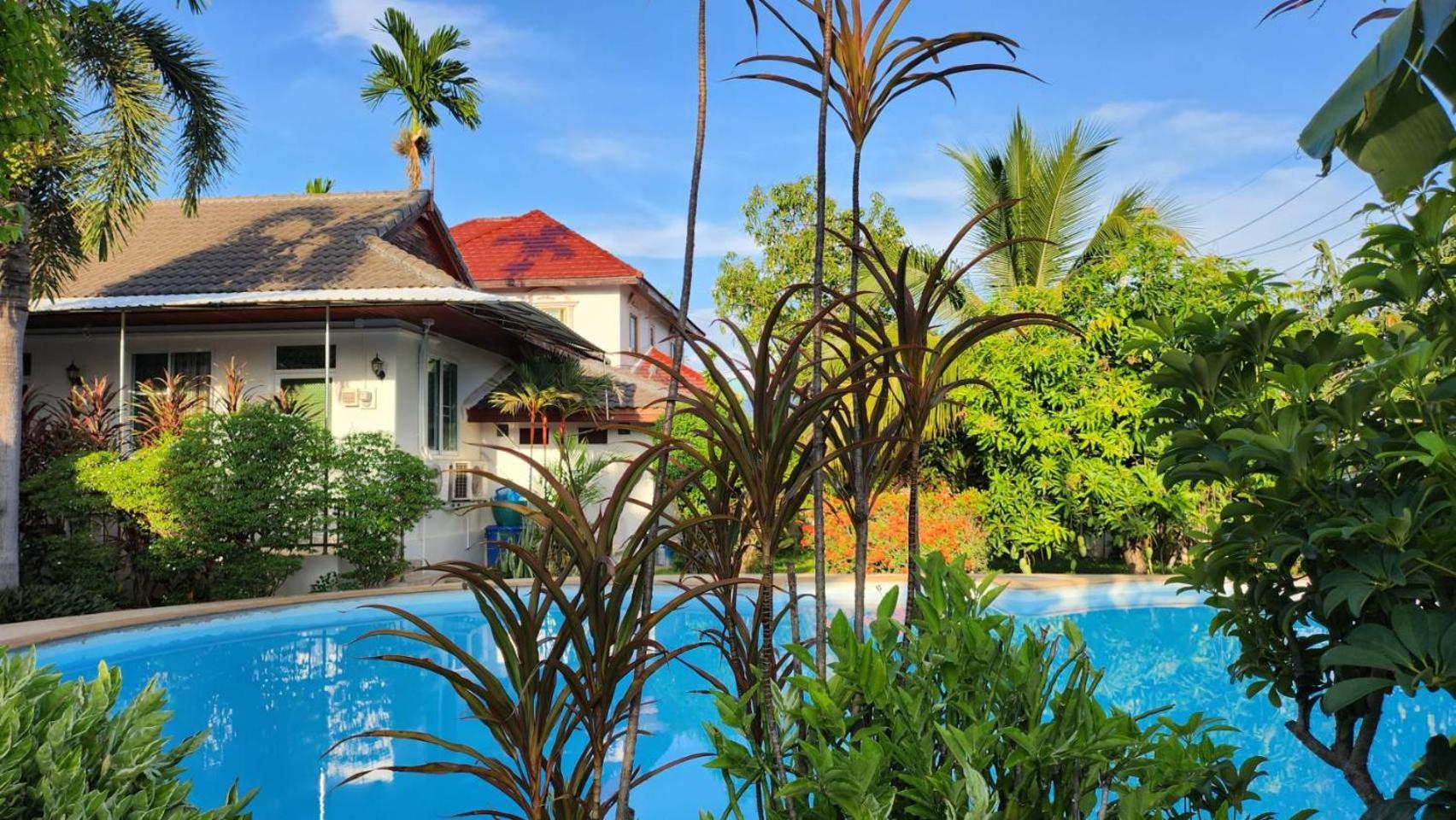 Nuch'S Apple Guest House Si Bun Ruang Exterior foto
