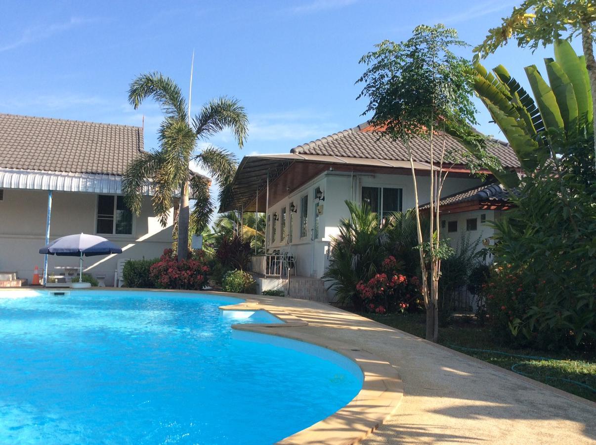 Nuch'S Apple Guest House Si Bun Ruang Exterior foto
